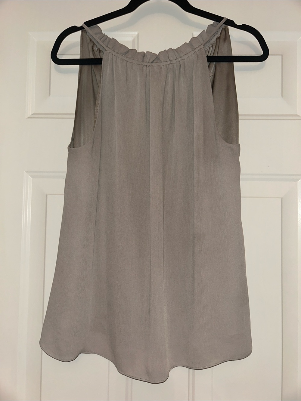 Women’s Sleeveless Ruffle-Neck Tank Top Gray Lagenlook Office Lined Feminine